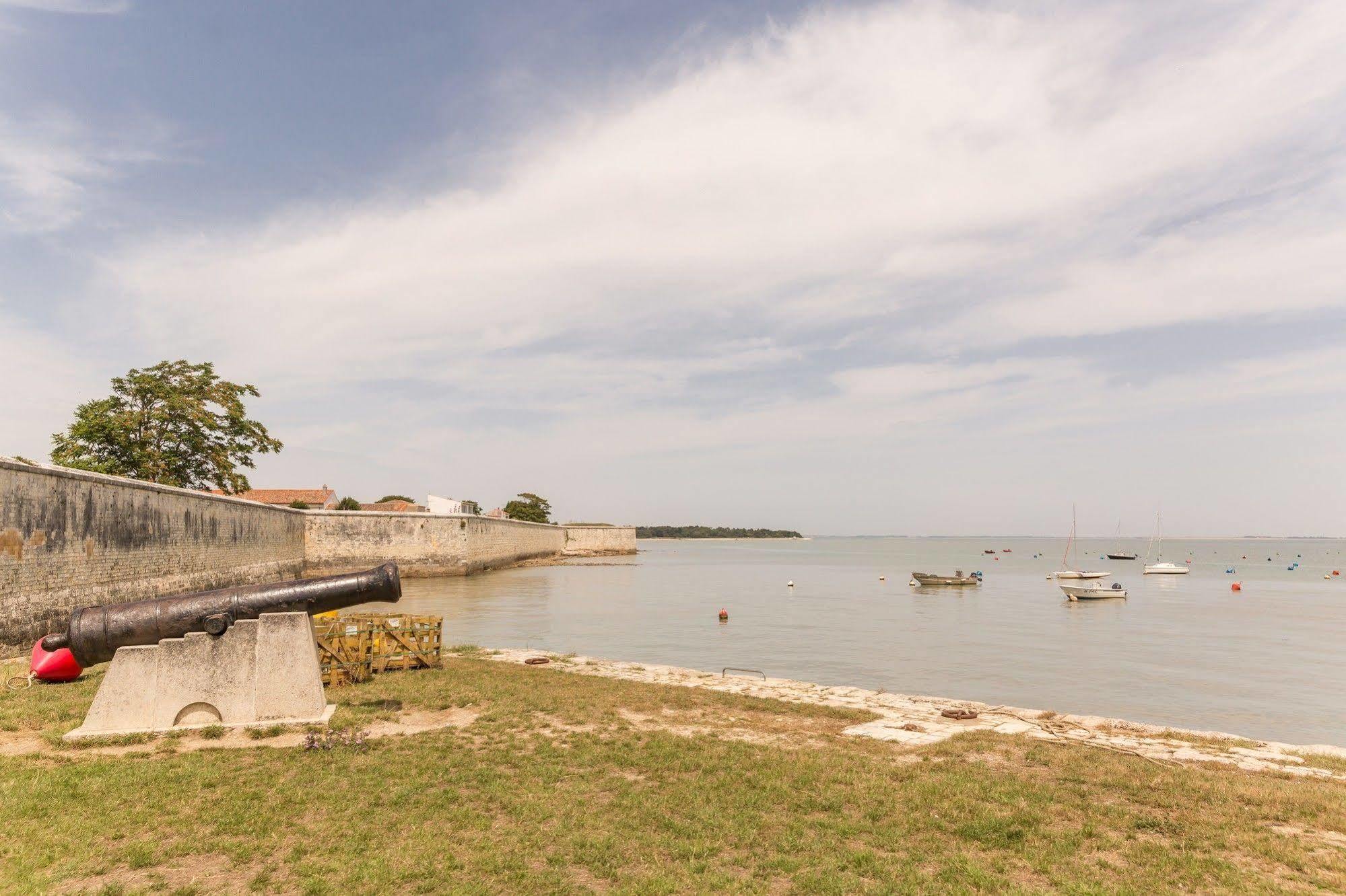 皮埃尔&假期乐堡德拉拉德酒店 Île dʼAix 外观 照片